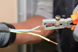 "מטרת הביקורת של חברת החשמל היא לוודא את בטיחות מערכות החשמל בביתכם"